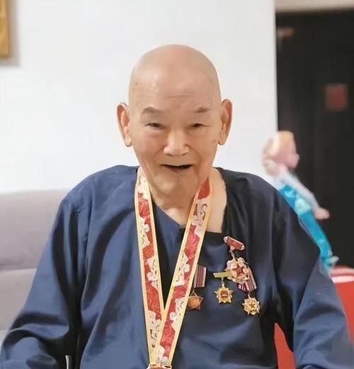 探秘阿留申群岛北极地松鼠的饲养方法（从环境要求到饲料选择，一步步教你养活它们）