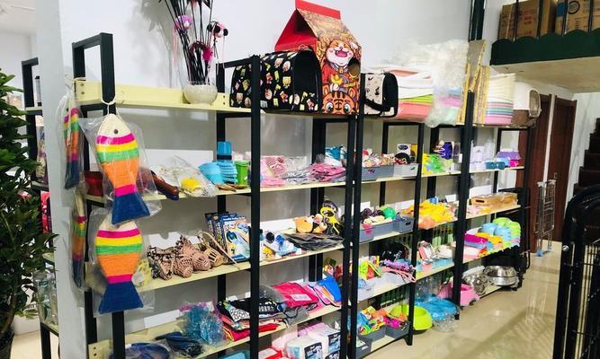 探索宠物用品商店的世界（了解宠物用品商店中的种类、服务和购物体验）