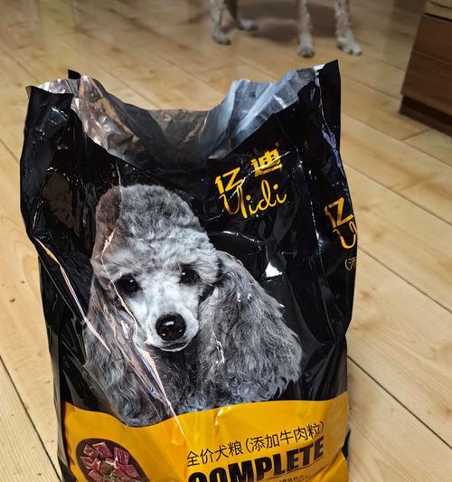 小狗狗何时开始吃狗粮？（探究小狗狗何时适宜开始食用狗粮，带你了解科学喂养方式）
